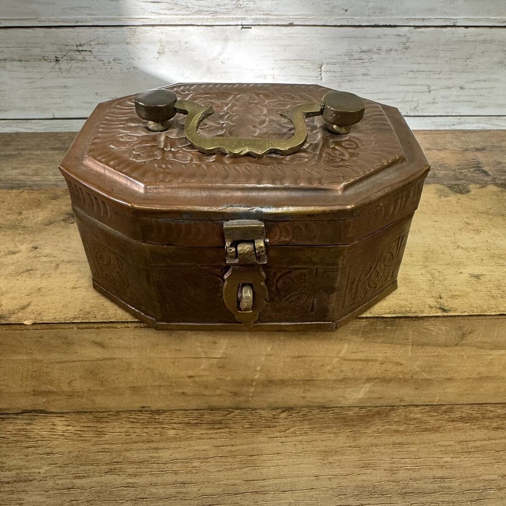 Vintage Copper Handcrafted Octagonal Embossed Heavy Betel Nut Box